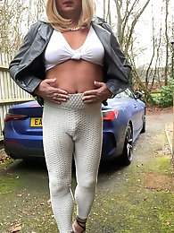 Shemale prostitutes are spreading their butt for money