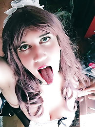 Tgirl tart likes posing so much