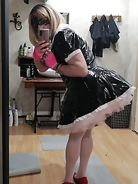 Sexy lady showcases her breasts - 5 images