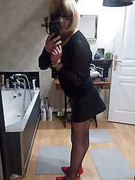 XHamster presents a collection of 156 images featuring a woman with a large buttocks who is promiscuous.