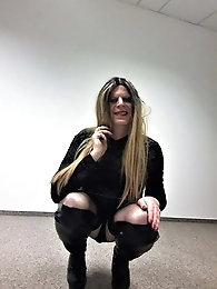 Top-notch GF is taking off her bra for money