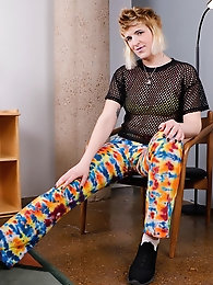 Sissy Aleksa in a blue bodice and green hosiery - forty-six images available on xHamster.