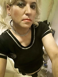 Inviting shemale girlfriend is taking off her clothes for fun