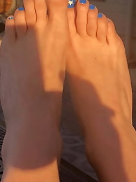 Lusty tranny girlfriend puts on provocative dress