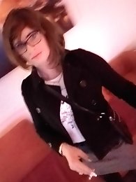 Crossdresser Penelopes in action