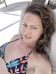 Hot shemale escort loves to pose.