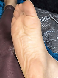 Shemale girlfriends are posing totally nude on picture