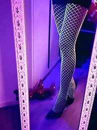 Mature woman in pantyhose, a subservient role play.