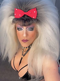 The many looks of Shelly Roberts