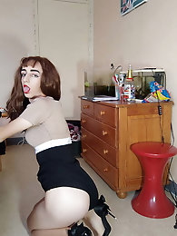 Shemale mistress is posing naked for fun