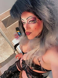 Latex smoking mistress