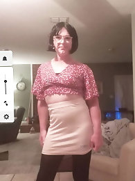 Unbelievable girlfriend is giving blowjob