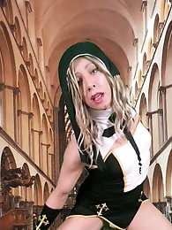 Voluptuous tranny bitch is seducing like a pro