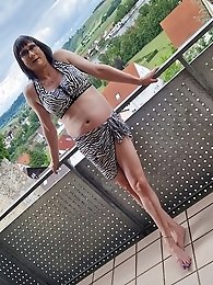 Tranny streetwalkers get their blowjobs with an amazing cumshots