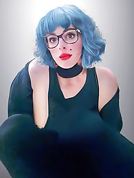 Juicy tranny slut is playing with her toy