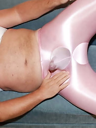 Ravishing chicks are exposing their sexy ass