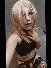 Staggering t-girl GFs with shaved ass