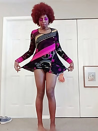 Kinky shemale tart is posing undressed on the street