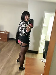 Flexible shemale hookers are getting undressed on photo