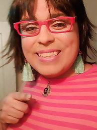 Oriental  shemale chick is showing her sexy ass