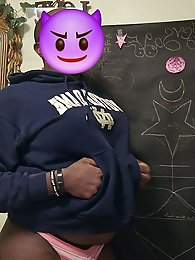 Shemale babes are showing their hot curves on photo